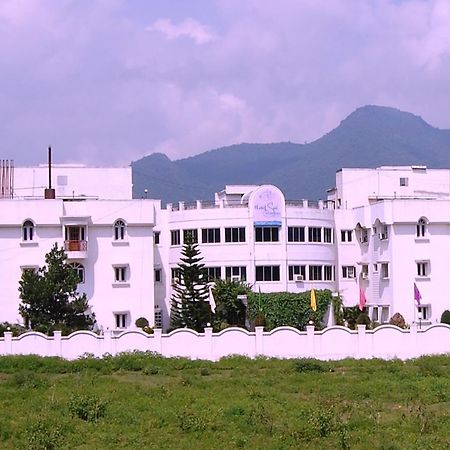 Hotel Sai International Rayagada Екстериор снимка